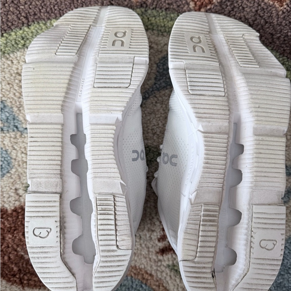 On Cloudnova 2 - image 6